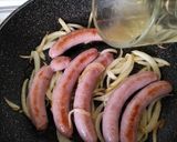 Foto del paso 2 de la receta: Salchichas frescas al vino blanco