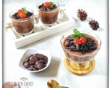 Foto langkah ke 7 dari resep Black Cherry Chocolate Panna Cotta.