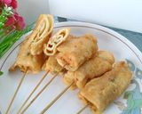 Foto langkah ke 6 dari resep Sate Dadar Gulung Sosis.
