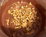 Foto del paso 7 de la receta: Bundt Cake de chocolate con nueces y amaretto
