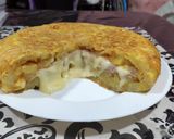 Foto del paso 4 de la receta: Tortilla rellena de jamón y queso ✨