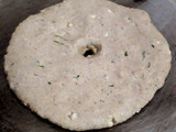 बाजरे की थालीपीठ (Bajre ki Thalipeeth recipe in hindi)