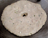बाजरे की थालीपीठ (Bajre ki Thalipeeth recipe in hindi) रेसिपी चरण 3 फोटो