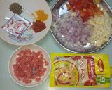 मिनी मॅगी नूडल्स पिझ्झा विथ एग (mini maggi noodles pizza with egg recipe in marathi) रेसिपी स्टेप 1 फोटो