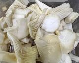Foto langkah ke 3 dari resep Tumis Cumi Jamur Kuping.