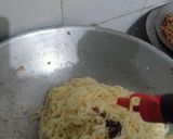 Foto langkah ke 3 dari resep Mie goreng sederhana.