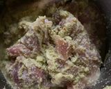 A picture of step 3 of Malvani Chicken Hirva Masala.