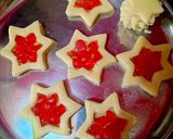 A picture of step 6 of Linzer cookies.