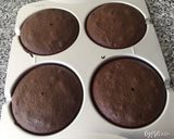 Foto del paso 7 de la receta: Pastel de chocolate con crema y frutillas
