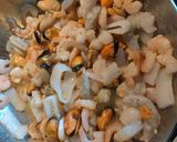 A picture of step 5 of Lemon Garlic Seafood Alfredo.