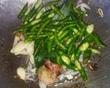 Foto langkah ke 2 dari resep Orek Tempe Cabe Ijo.