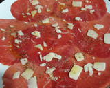 Foto del paso 2 de la receta: Carpaccio de ternera con queso parmesano y salsa citronette