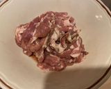 รูปขั้นตอนการทำที่ 1 ของ หมูผัดกิมจิ 🐽🐷🐽