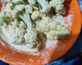 Foto langkah ke 2 dari resep Kembang kol goreng tepung.