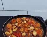 Foto langkah ke 6 dari resep Ayam dan sosis Kecap Mentega.