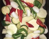 Foto del paso 5 de la receta Lomo de cerdo con patatas y verduras al horno🍆