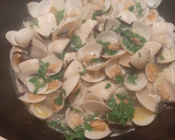 Foto del paso 2 de la receta: Almejas a la portuguesa