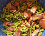 Foto del paso 3 de la receta: Chuleta ahumada en salsa verde con ejotes