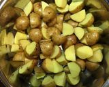 Foto langkah ke 1 dari resep 8. Kentang Kornet Seledri SukaSuka.