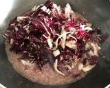 Foto del passaggio 4 della ricetta Risotto al radicchio