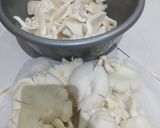 Foto langkah ke 1 dari resep Tumis Jamur Tiram Orak Arik Telur.