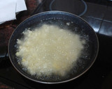 Foto del paso 3 de la receta: Tortilla de papas con cebolla y calabacín rallado