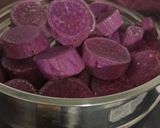 Foto langkah ke 2 dari resep Bolu Ubi Ungu Kukus.