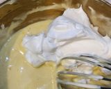 Foto langkah ke 6 dari resep Lemon Chiffon Cake 🍋.