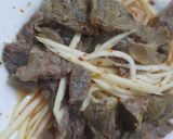Hình bước làm 3 của món Bắp bò ngâm mắm trộn gỏi xoài