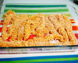 Foto del paso 4 de la receta: Delicias de pollo crujiente con rebozado de panko y parmesano, acompañadas de salsa miel y mostaza