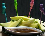 Foto langkah ke 1 dari resep Rujak Terasi Mangga.