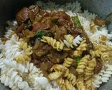 A picture of step 4 of Indo Chinese pasta.