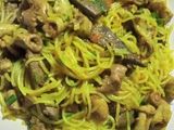 Bún nghệ xào lòng