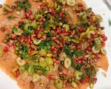 Foto del paso 1 de la receta: Carpaccio de salmón ahumado sobre cama de hinojo asado