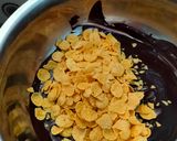 Foto langkah ke 2 dari resep Corn Flake Coklat.
