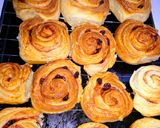 Foto del paso 6 de la receta: Rollos hojaldrados de ciruela y pasas