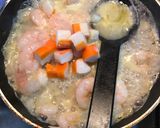 Foto del paso 3 de la receta: Merluza con gambas y bocas de mar