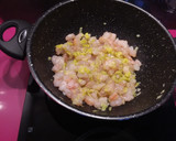 Foto del paso 1 de la receta: Pastel con pan de molde de espinacas y gambas