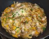 รูปขั้นตอนการทำที่ 5 ของ ข้าวหน้าไก่และไข่แบบญี่ปุ่น (Oyakodon)