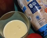 Foto langkah ke 1 dari resep Tomato Oatmeal Yogurt.