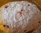 Foto del paso 2 de la receta: Focaccia con aceitunas negras y tomate deshidratado