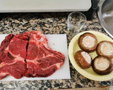 Foto del paso 1 de la receta: Txuleton de vaca 'Rubia' gallega amb Portobellos gegants