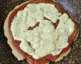 Foto del paso 3 de la receta: Pizza vegana express al sartén - con quesito veg - 🍕🍕:)