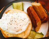 A picture of step 7 of Eggs Benedict.