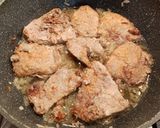 Magyaros sertésszelet serpenyős szaftban recept fázis 3 fotója