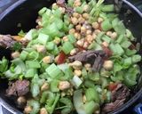 Une image de l'étape 15 de Soupe au bœuf, céleri, tomates et pois chiches.