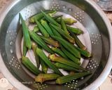 A picture of step 1 of Okra egg omelet.