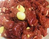 A picture of step 1 of Shaking Beef (Bò Lúc Lắc).