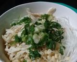 Foto langkah ke 6 dari resep Sroto / Soto Ayam Sokaraja.
