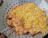 Foto langkah ke 5 dari resep Omelet Mie.